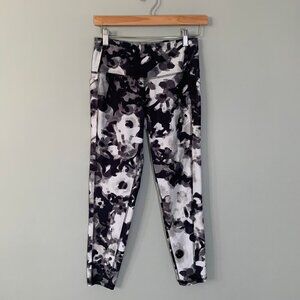 DSG black white crop pocket workout yoga pilates lifting‎ leggings